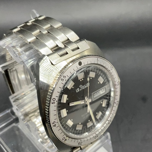 Vintage 1969 Le Jour Black Dial Watch - Picture 3 of 5